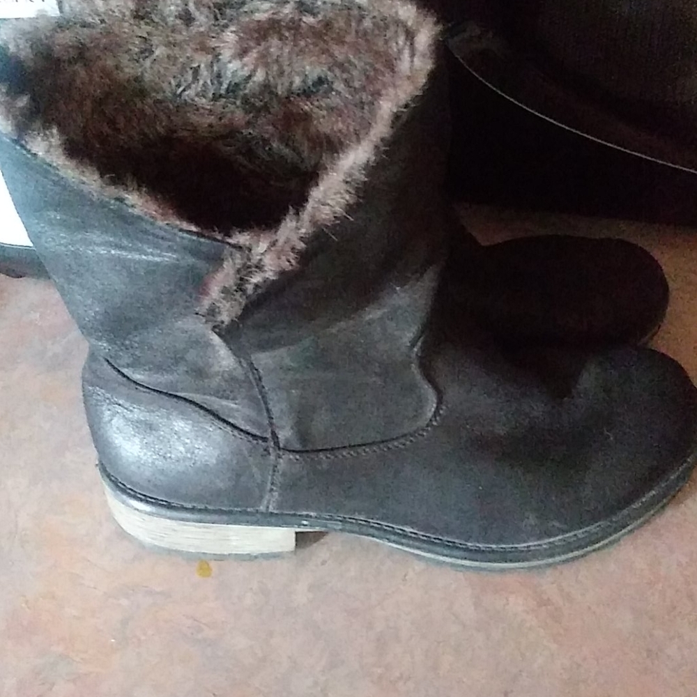 Fur lined boots